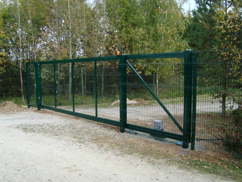 Сетчатый забор DoorHan в Череповце с установкой