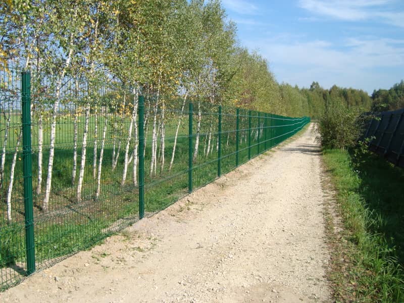 Сетчатый забор DoorHan в Череповце с установкой