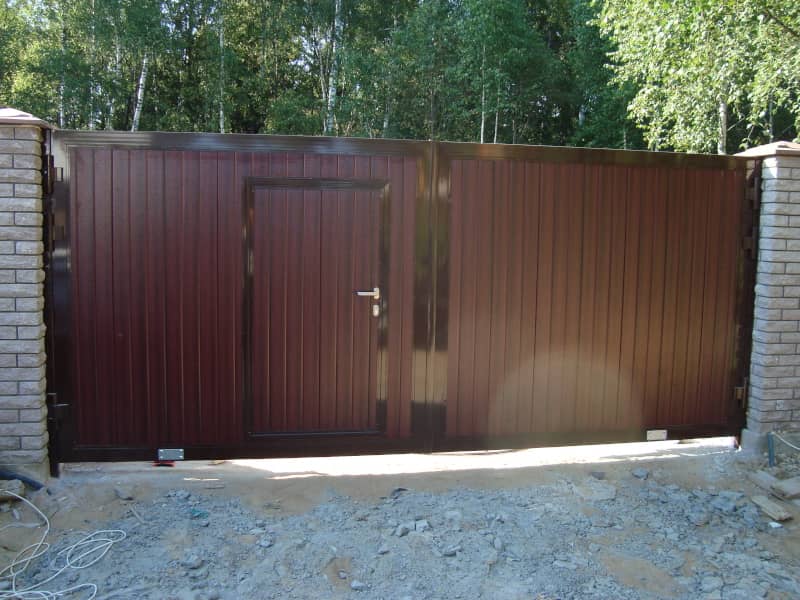 Уличные ворота DoorHan в Череповце с установкой